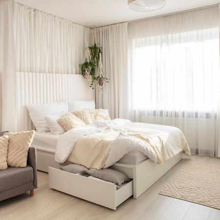 Light Room By Zoom Apartments براتسيلافا المظهر الخارجي الصورة